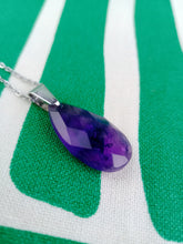 Cargar imagen en el visor de la galería, Colgante Lagrima Amatista Facetado
