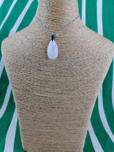 Cargar imagen en el visor de la galería, Colgante Lagrima Cuarzo Rosa Facetado
