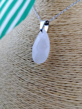 Cargar imagen en el visor de la galería, Colgante Lagrima Cuarzo Rosa Facetado
