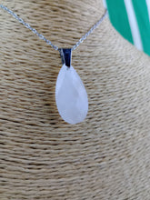 Cargar imagen en el visor de la galería, Colgante Lagrima Cuarzo Rosa Facetado
