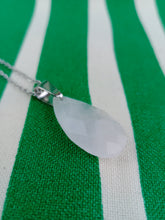 Cargar imagen en el visor de la galería, Colgante Lagrima Cuarzo Rosa Facetado
