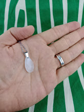 Cargar imagen en el visor de la galería, Colgante Lagrima Cuarzo Rosa Facetado
