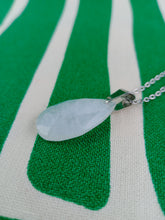 Cargar imagen en el visor de la galería, Colgante Lagrima Cuarzo Blanco Facetado
