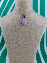 Cargar imagen en el visor de la galería, Colgante Lagrima Rodocrosita Facetado
