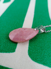 Cargar imagen en el visor de la galería, Colgante Lagrima Rodocrosita Facetado
