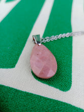 Cargar imagen en el visor de la galería, Colgante Lagrima Rodocrosita Facetado
