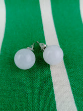 Cargar imagen en el visor de la galería, Pendientes Pin Jade Blanco 10 mm
