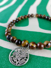 Cargar imagen en el visor de la galería, Pulsera Ojo de Tigre Doble Proteccion + Tetragramaton 6 mm
