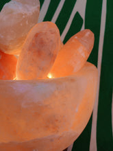 Cargar imagen en el visor de la galería, Lampara de Sal Corazones
