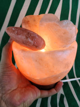 Cargar imagen en el visor de la galería, Lampara de Sal Corazones
