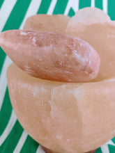 Cargar imagen en el visor de la galería, Lampara de Sal Corazones
