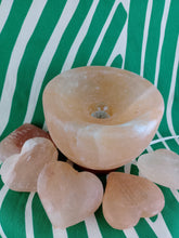 Cargar imagen en el visor de la galería, Lampara de Sal Corazones
