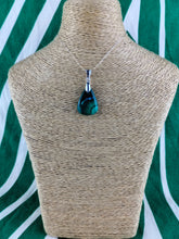 Cargar imagen en el visor de la galería, Colgante Crisocola con Plata Mod. 2
