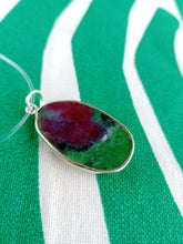 Cargar imagen en el visor de la galería, Colgante Rubi Zoisita con Plata Mod. 1
