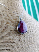 Cargar imagen en el visor de la galería, Colgante Rubi Zoisita con Plata Mod. 3
