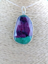 Cargar imagen en el visor de la galería, Colgante Rubi Zoisita con Plata Mod. 8
