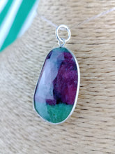 Cargar imagen en el visor de la galería, Colgante Rubi Zoisita con Plata Mod. 8
