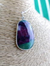 Cargar imagen en el visor de la galería, Colgante Rubi Zoisita con Plata Mod. 8
