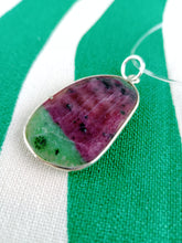 Cargar imagen en el visor de la galería, Colgante Rubi Zoisita con Plata Mod. 8
