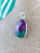 Cargar imagen en el visor de la galería, Colgante Rubi Zoisita con Plata Mod. 5
