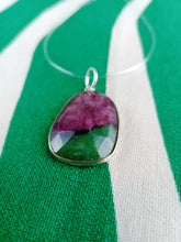 Cargar imagen en el visor de la galería, Colgante Rubi Zoisita con Plata Mod. 5
