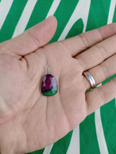 Cargar imagen en el visor de la galería, Colgante Rubi Zoisita con Plata Mod. 5
