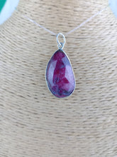Cargar imagen en el visor de la galería, Colgante Rubi Zoisita con Plata Mod. 4
