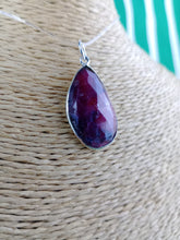 Cargar imagen en el visor de la galería, Colgante Rubi Zoisita con Plata Mod. 4
