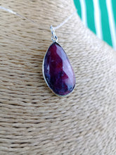 Cargar imagen en el visor de la galería, Colgante Rubi Zoisita con Plata Mod. 4
