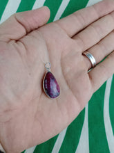 Cargar imagen en el visor de la galería, Colgante Rubi Zoisita con Plata Mod. 4
