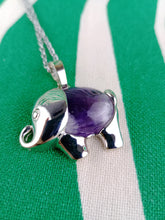 Cargar imagen en el visor de la galería, Colgante Elefante Amatista

