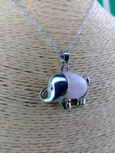 Cargar imagen en el visor de la galería, Colgante Elefante Cuarzo Rosa
