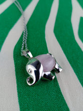 Cargar imagen en el visor de la galería, Colgante Elefante Cuarzo Rosa
