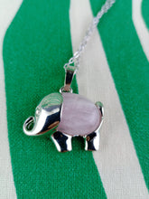 Cargar imagen en el visor de la galería, Colgante Elefante Cuarzo Rosa

