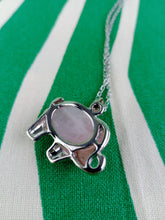 Cargar imagen en el visor de la galería, Colgante Elefante Cuarzo Rosa
