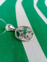 Cargar imagen en el visor de la galería, Colgante Pentagrama Malaquita Plata
