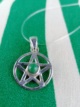 Cargar imagen en el visor de la galería, Colgante Pentagrama Malaquita Plata
