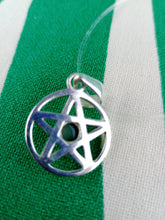Cargar imagen en el visor de la galería, Colgante Pentagrama Malaquita Plata
