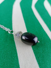 Cargar imagen en el visor de la galería, Colgante Shunguita con Cuarzo Herkimer Mod 5
