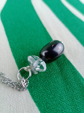 Cargar imagen en el visor de la galería, Colgante Shunguita con Cuarzo Herkimer Mod 4
