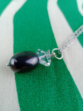 Cargar imagen en el visor de la galería, Colgante Shunguita con Cuarzo Herkimer Mod 4
