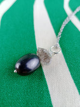 Cargar imagen en el visor de la galería, Colgante Shunguita con Cuarzo Herkimer Mod 6
