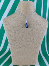 Cargar imagen en el visor de la galería, Colgante Shunguita con Cuarzo Herkimer Mod 3
