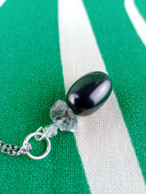 Cargar imagen en el visor de la galería, Colgante Shunguita con Cuarzo Herkimer Mod 3
