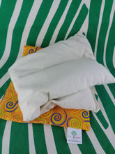 Cargar imagen en el visor de la galería, Cojin Semillas Modelo Naranja
