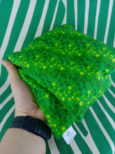 Cargar imagen en el visor de la galería, Cojin Semillas Modelo Verde
