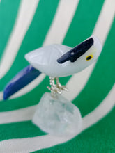 Cargar imagen en el visor de la galería, Loro Blanco
