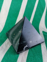 Cargar imagen en el visor de la galería, Piramide Turmalina Grande Mod 1
