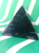 Cargar imagen en el visor de la galería, Piramide Turmalina Grande Mod 1
