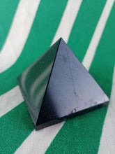 Cargar imagen en el visor de la galería, Piramide Turmalina Pequeña Mod 3
